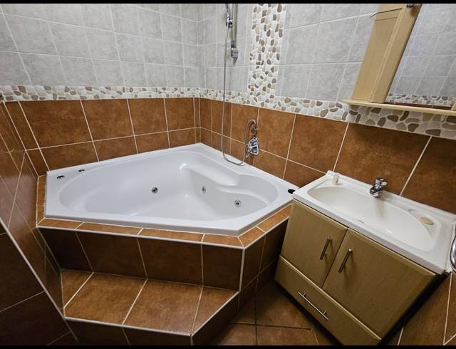 3 BEDROOM FLAT TO LET IN VAALPARK